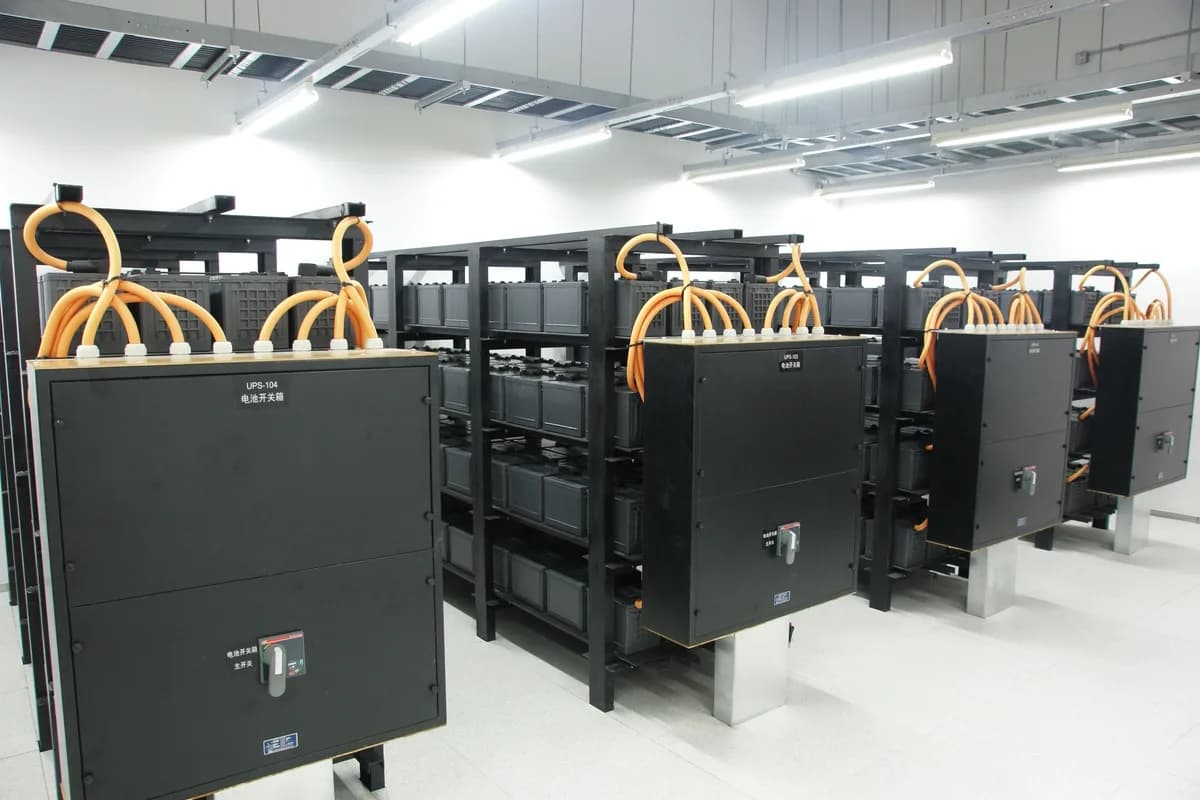 اهمیت سیستم‌های UPS و تأمین برق پایدار برای مراکز داده